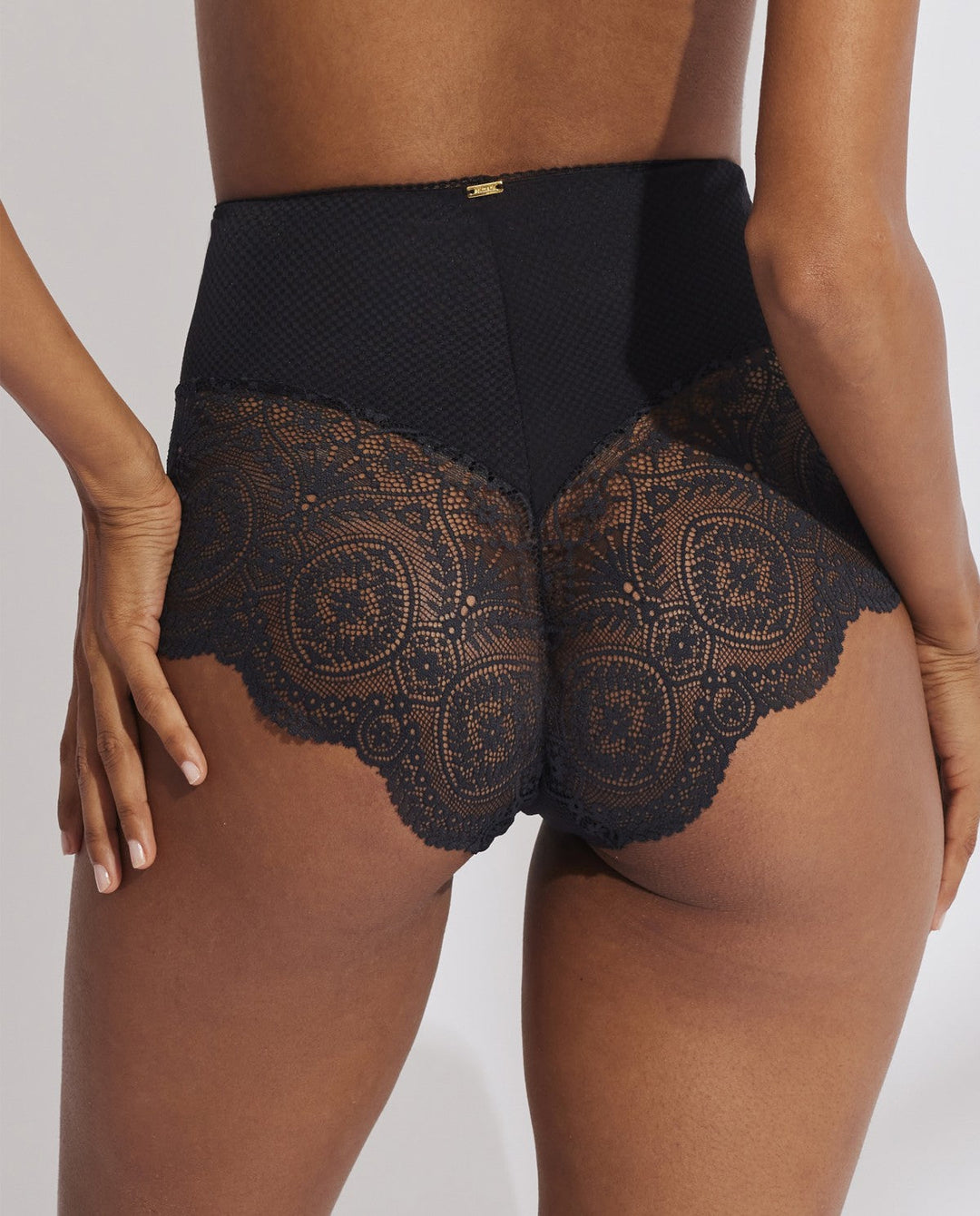 ¿Cuál es la diferencia entre seda y satén?