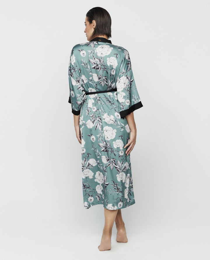 Bata lencera larga con estampado floral