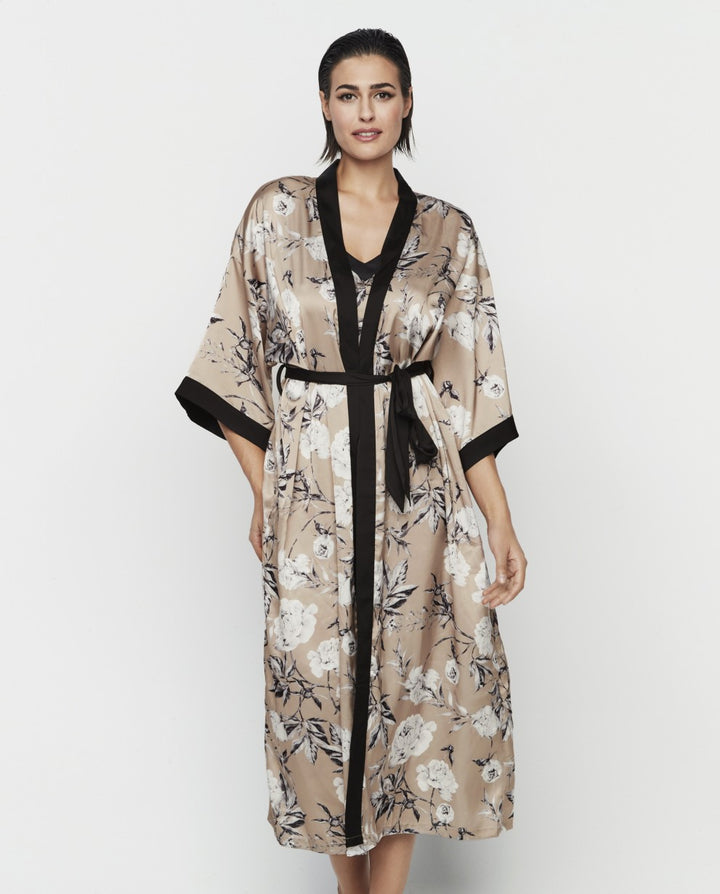 Bata lencera larga con estampado floral