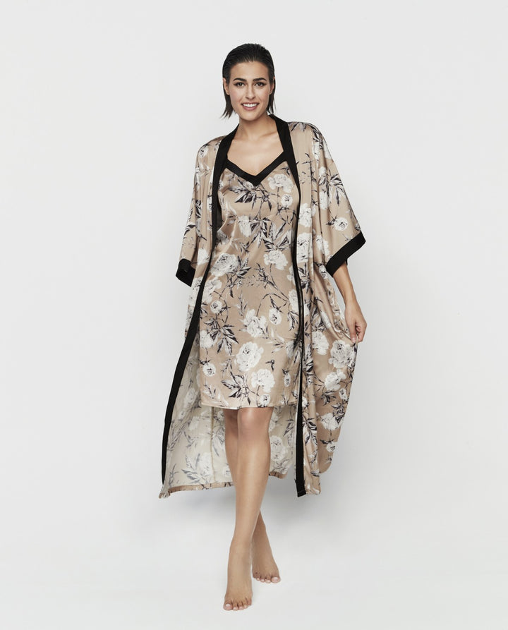 Bata lencera larga con estampado floral