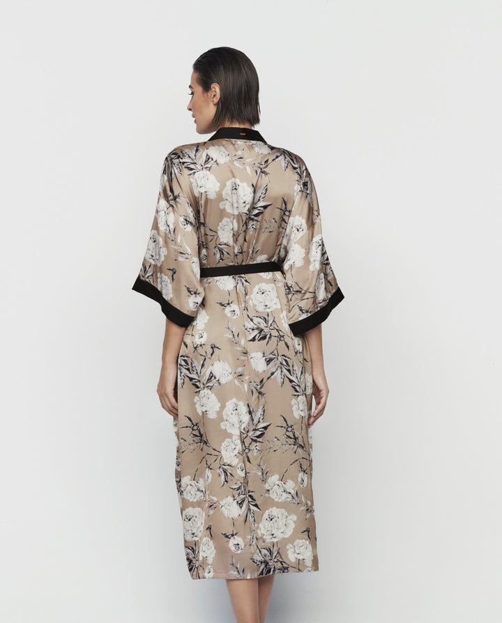 Bata lencera larga con estampado floral