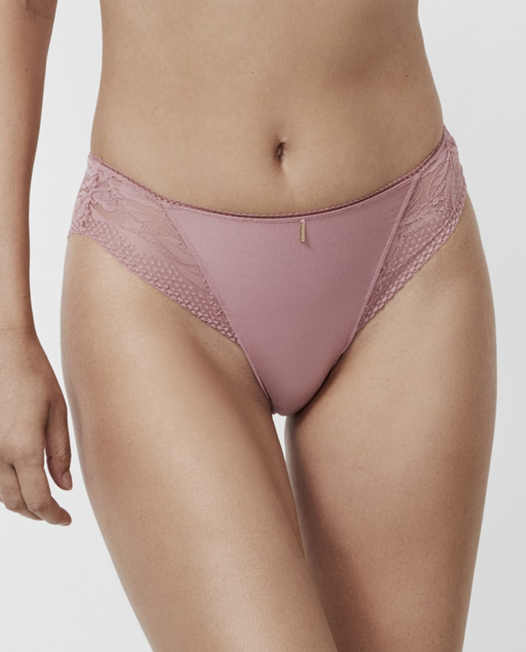 Braga bikini con encaje floral