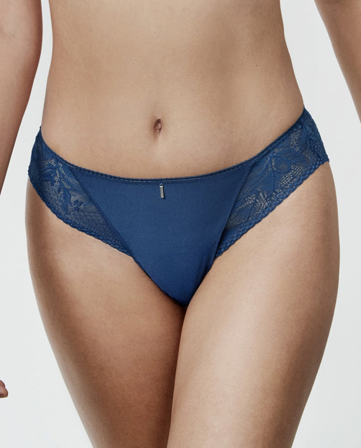 Braga bikini con encaje floral